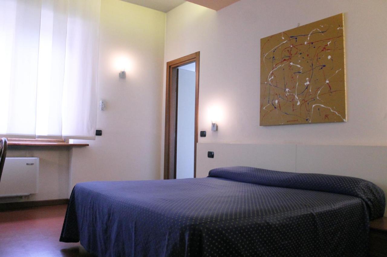 Hotel Oasi Tortona Luaran gambar