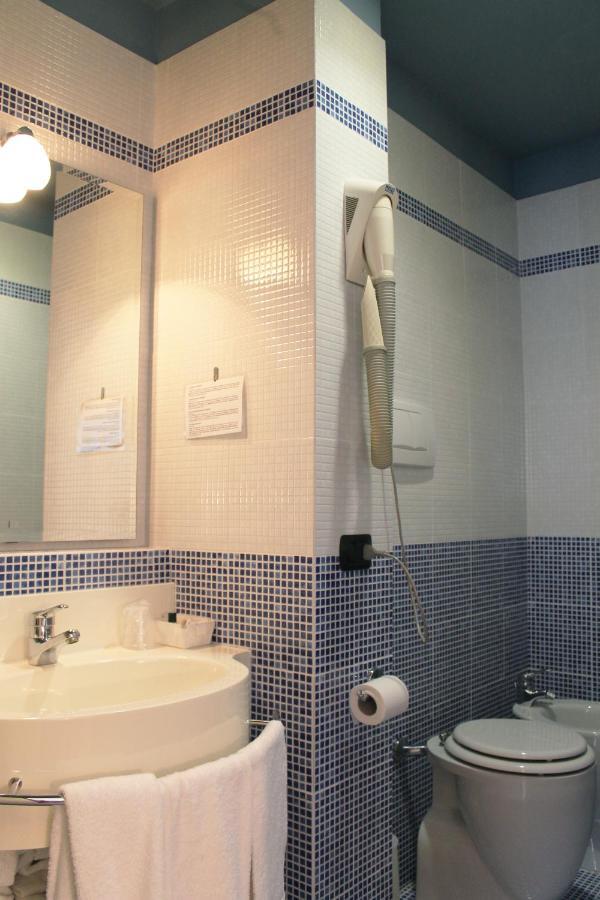 Hotel Oasi Tortona Luaran gambar