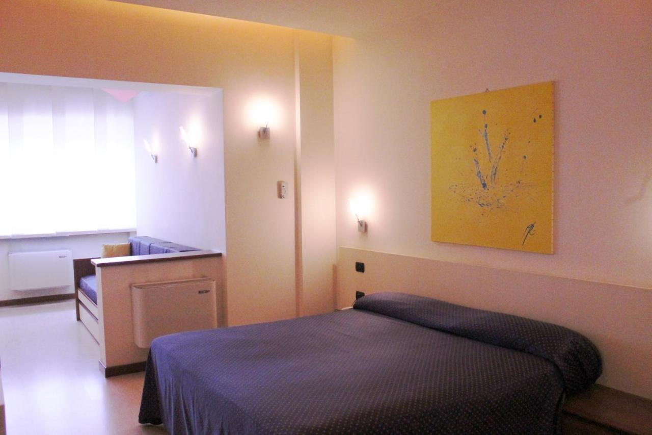 Hotel Oasi Tortona Luaran gambar